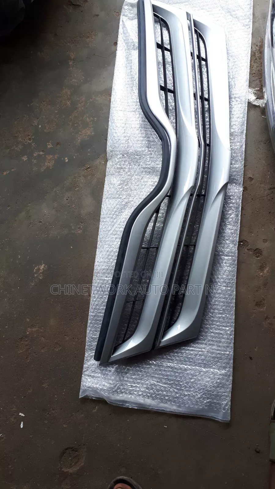 Toyota Venza 2010–2012 Front Grille