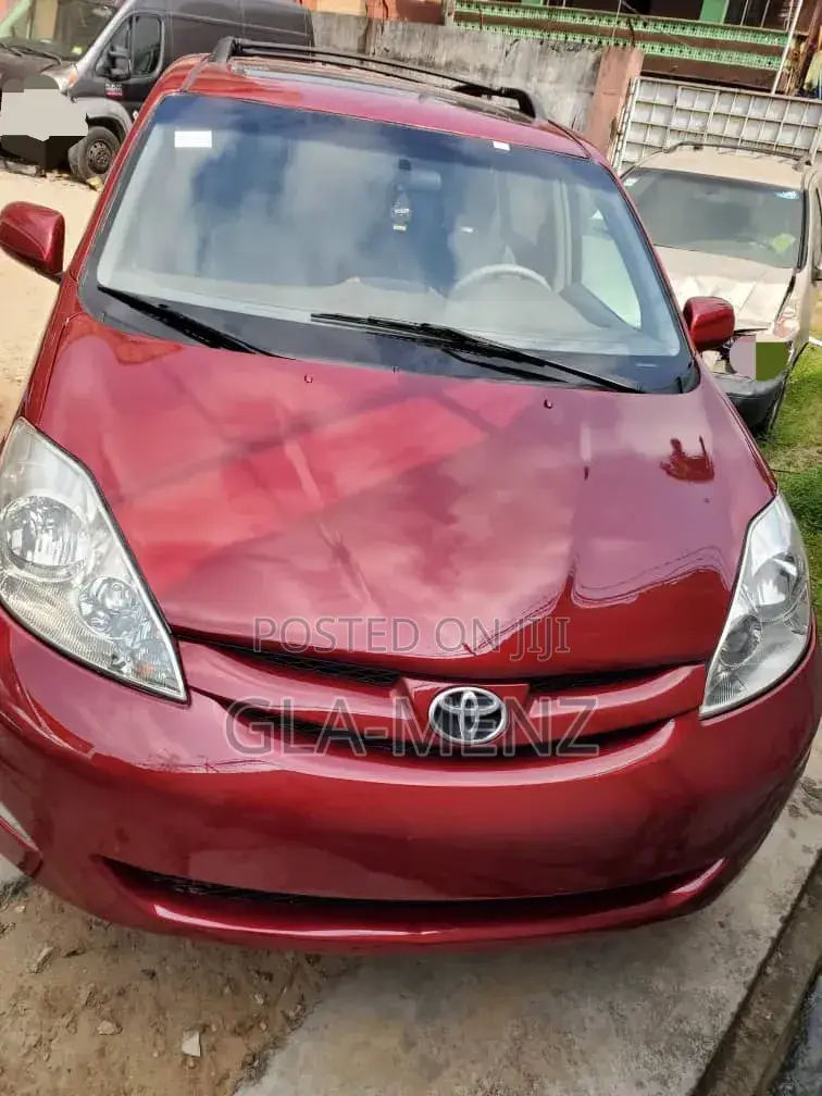 Toyota Sienna XLE AWD 2009 Red