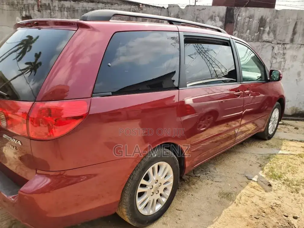 Toyota Sienna XLE AWD 2009 Red