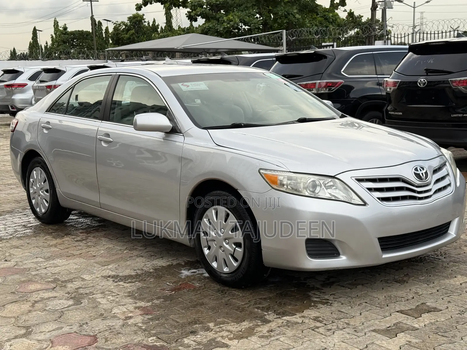 Toyota Camry LE 4dr Sedan (2.5L 4cyl 6A) 2011 Silver