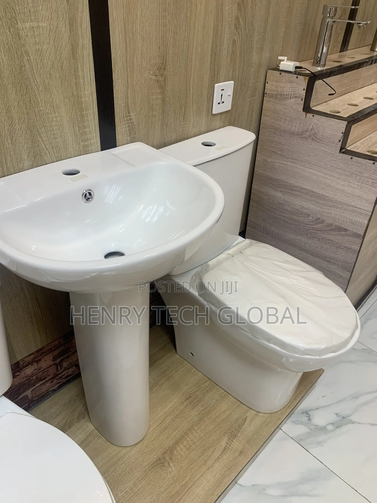 Executive Wc Set With Wall Hang Basin