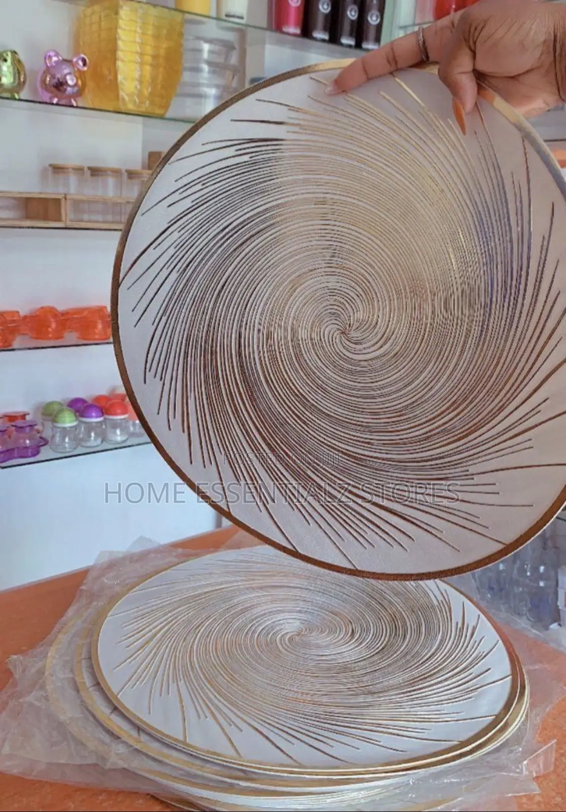 6-pieces Luxury Hollow Design Round Table Charger Plates - Table Mat