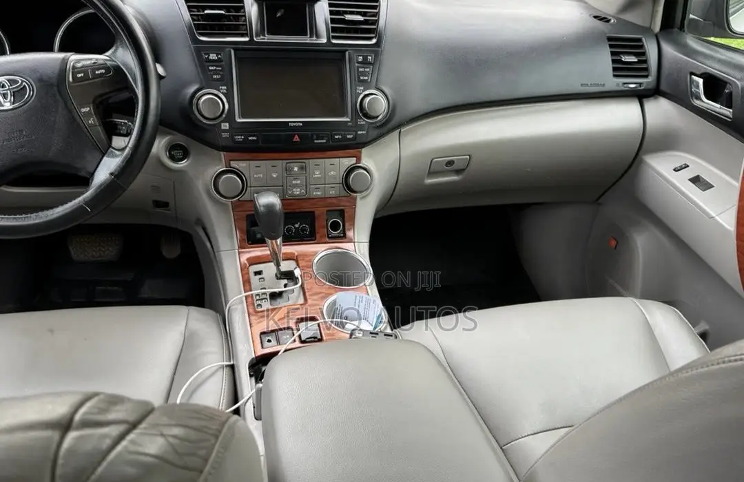 Toyota Highlander 2011 Gray
