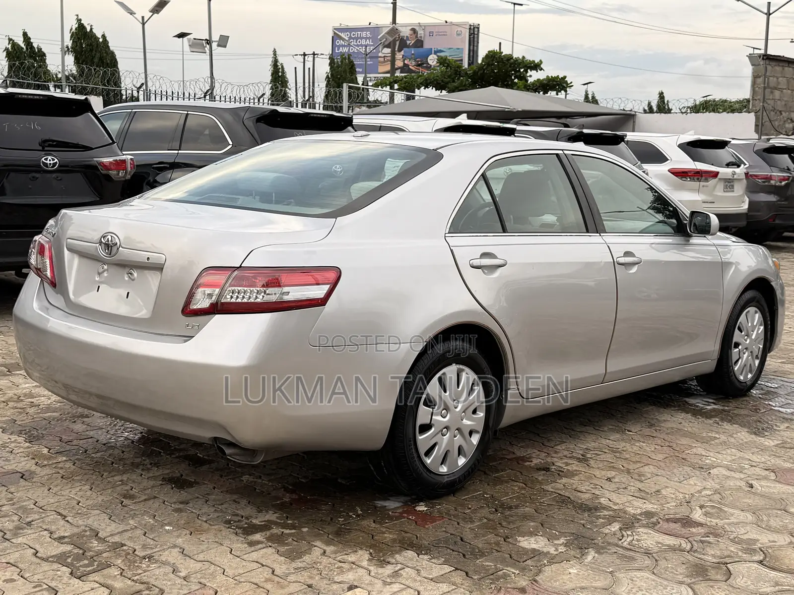 Toyota Camry LE 4dr Sedan (2.5L 4cyl 6A) 2011 Silver