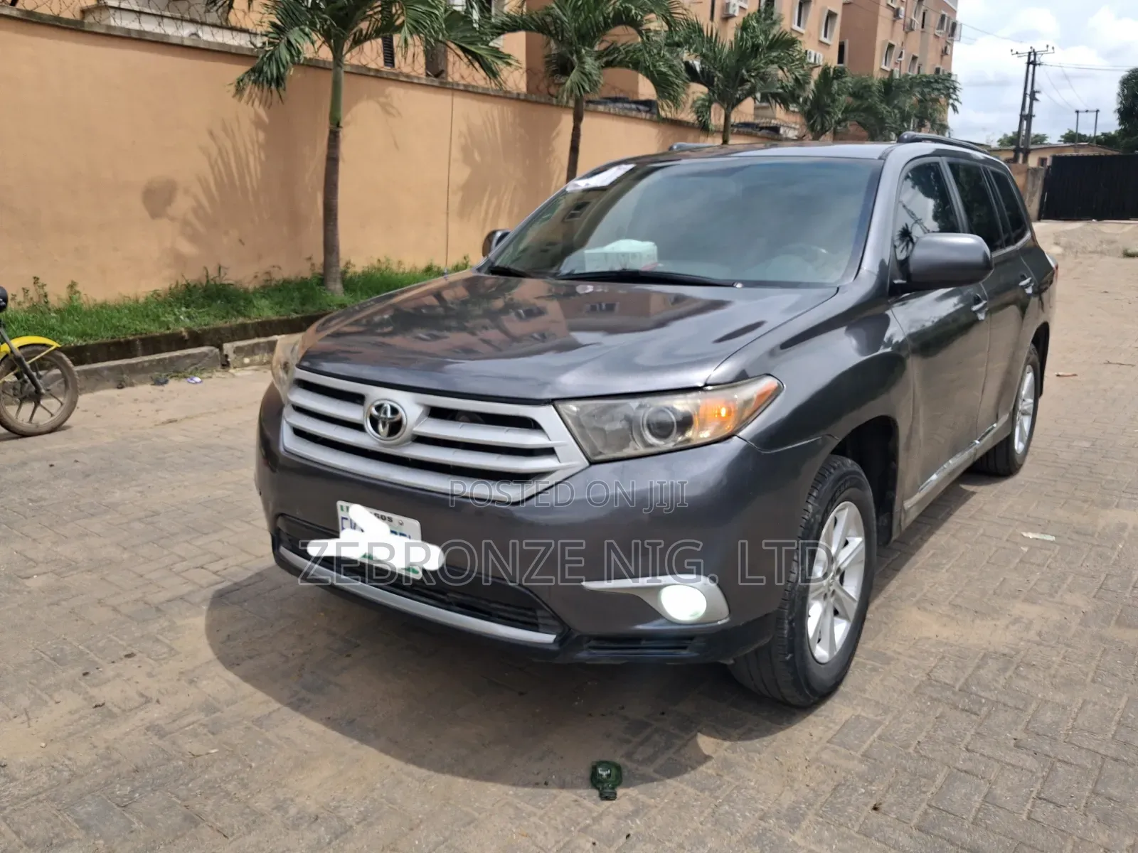 Toyota Highlander SE 2011 Gray