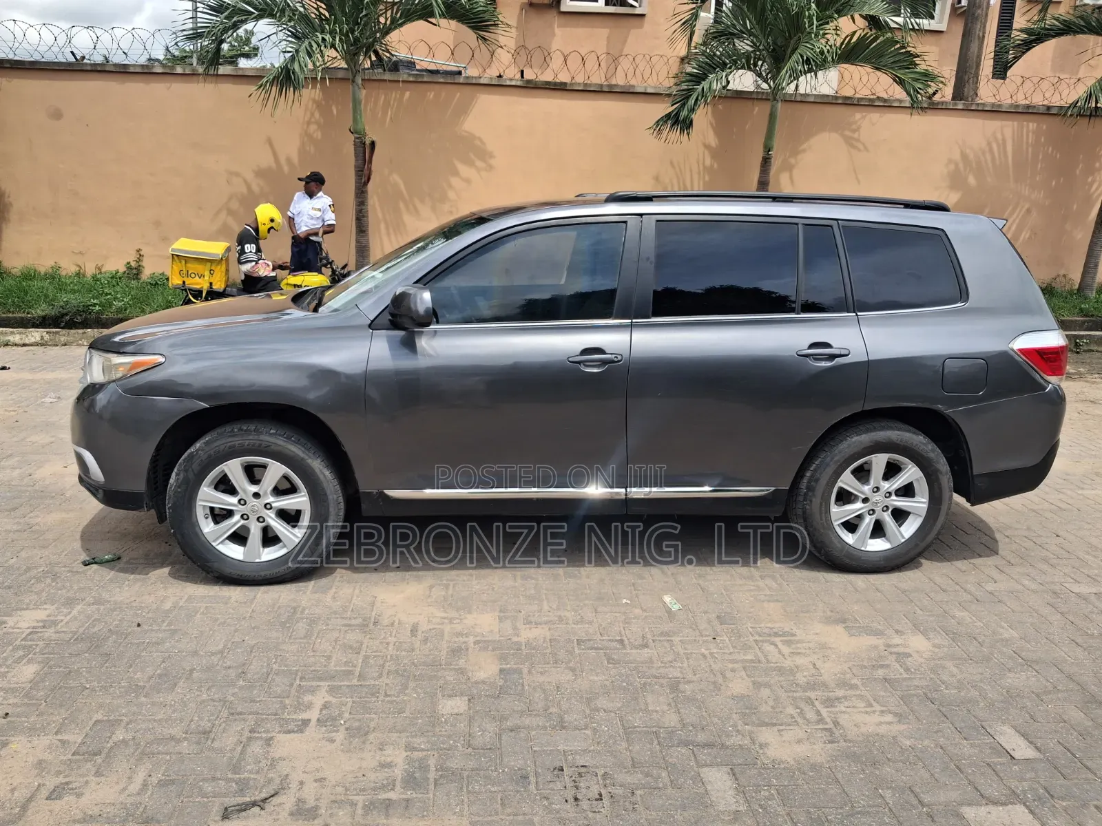 Toyota Highlander SE 2011 Gray