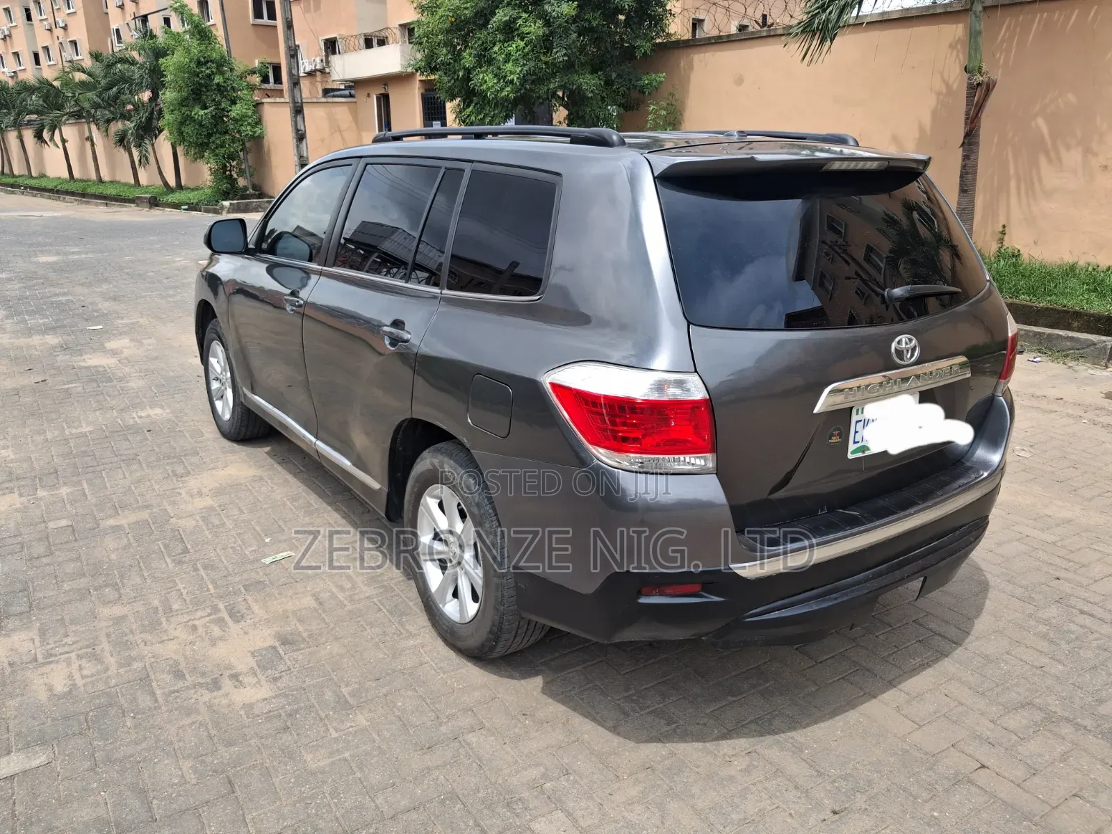 Toyota Highlander SE 2011 Gray