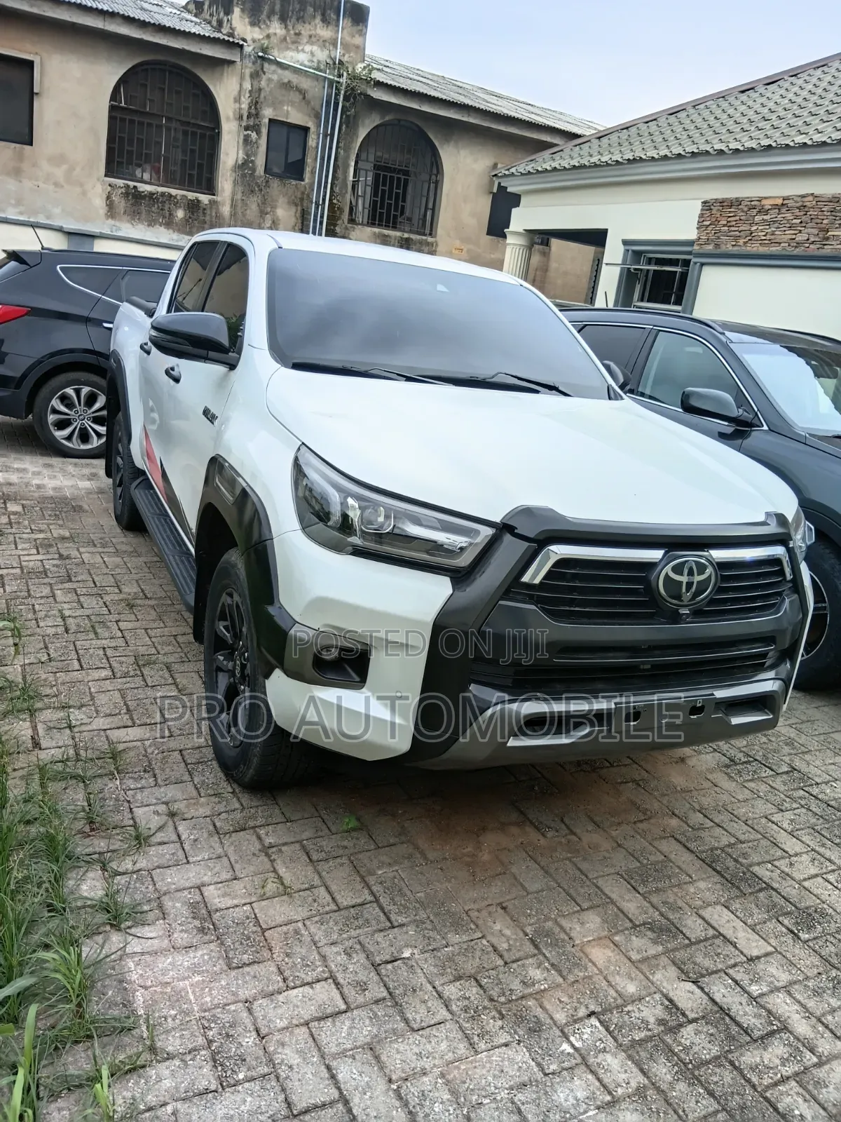 Toyota Hilux 2024 White