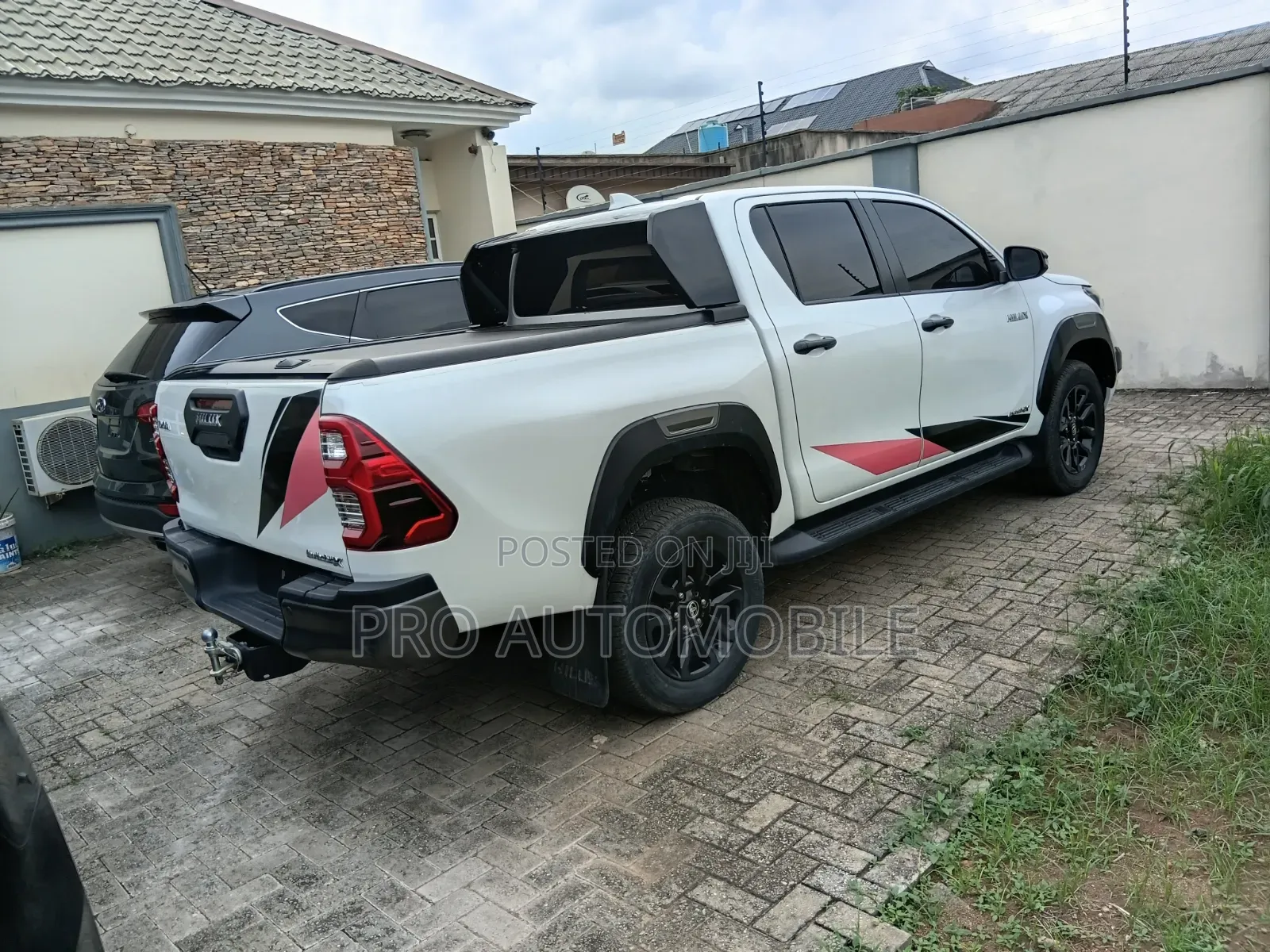 Toyota Hilux 2024 White