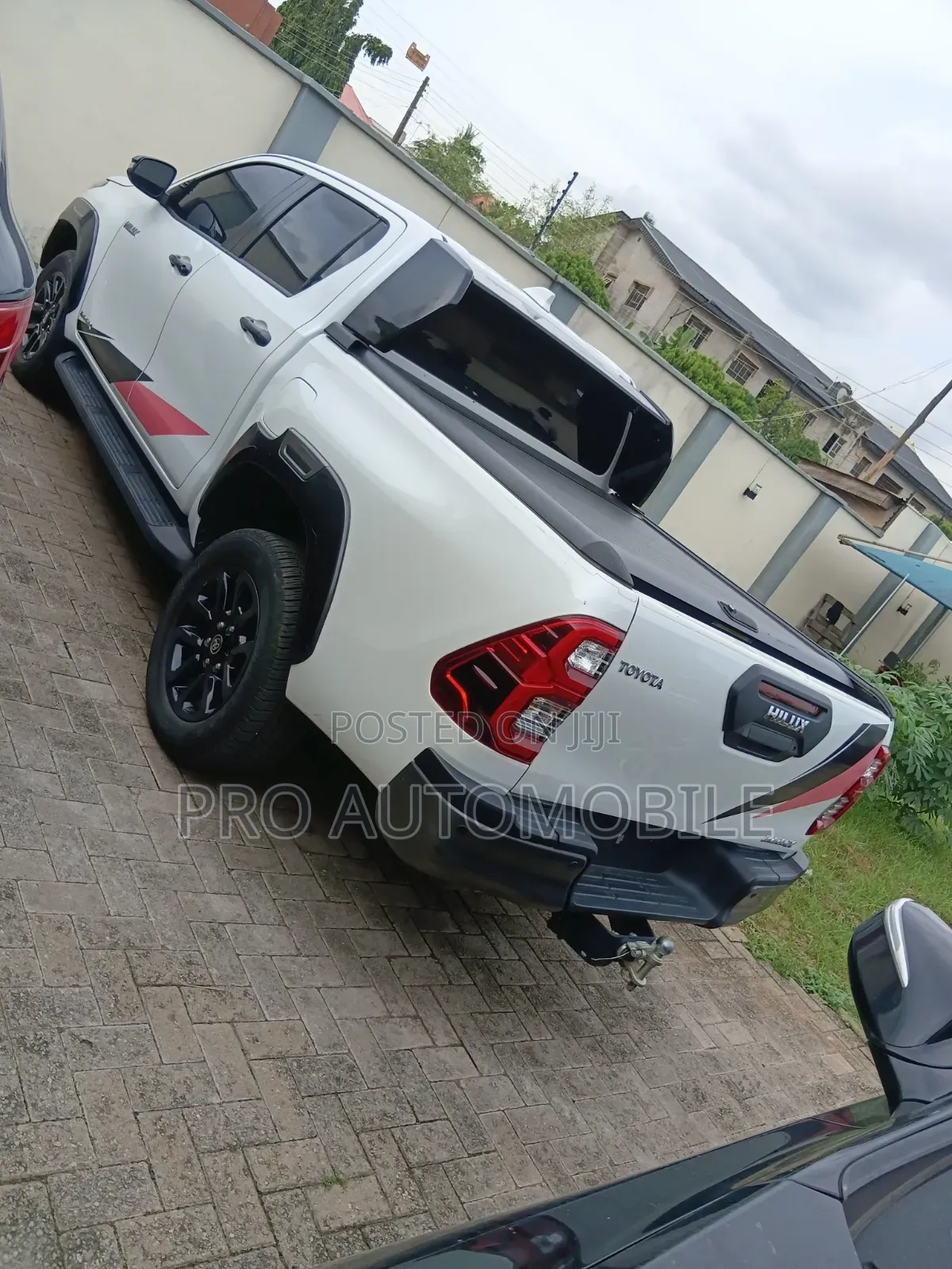Toyota Hilux 2024 White