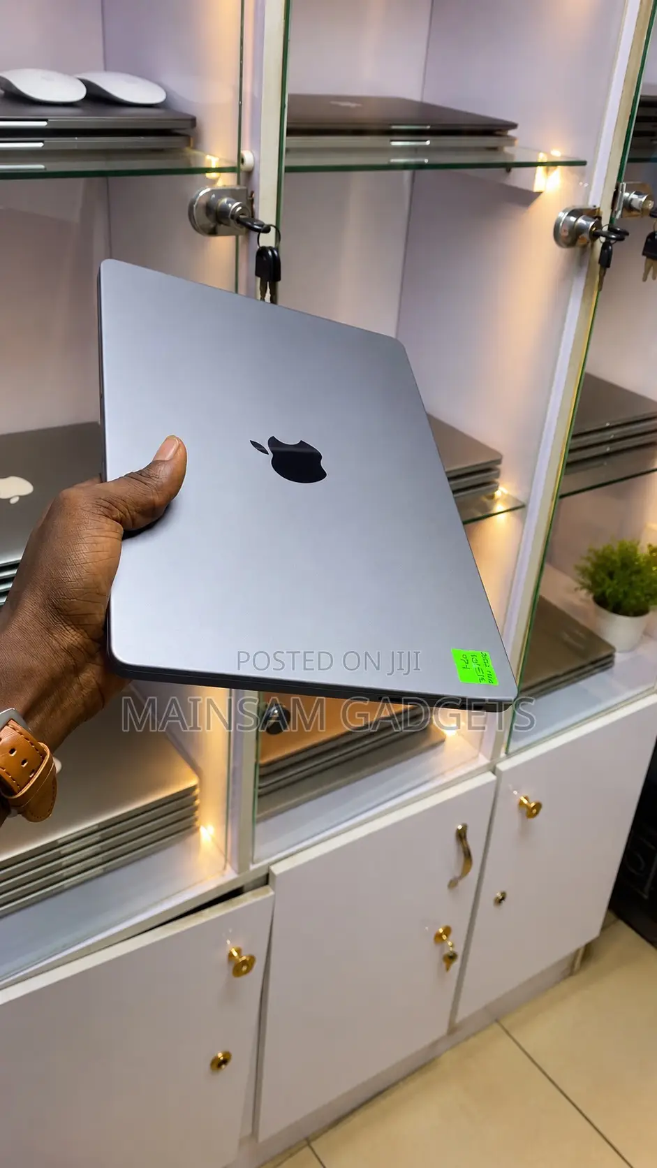 Laptop Apple MacBook Pro 2021 M1 32GB Apple M1 Pro SSD 512GB