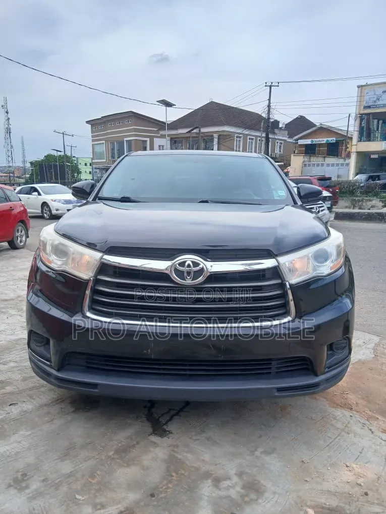 Toyota Highlander LE Plus V6 4x2 (3.5L 6cyl 6A) 2016 Black