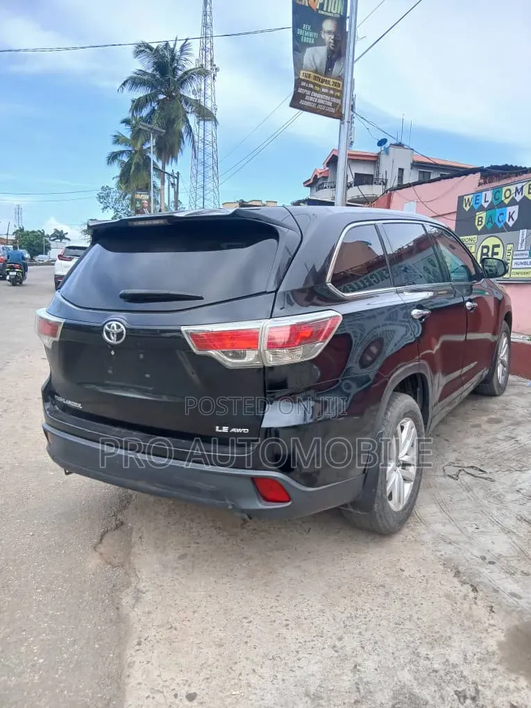 Toyota Highlander LE Plus V6 4x2 (3.5L 6cyl 6A) 2016 Black