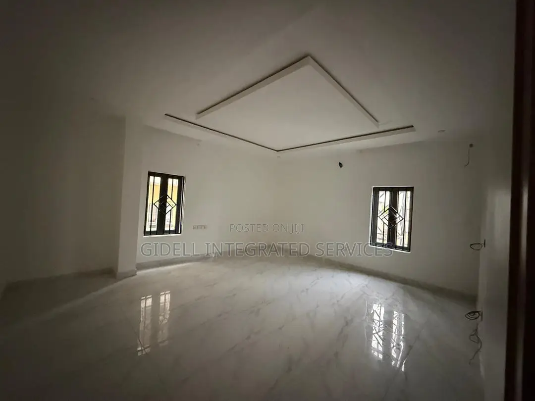 5bdrm Townhouse / Terrace in Wuye for rent