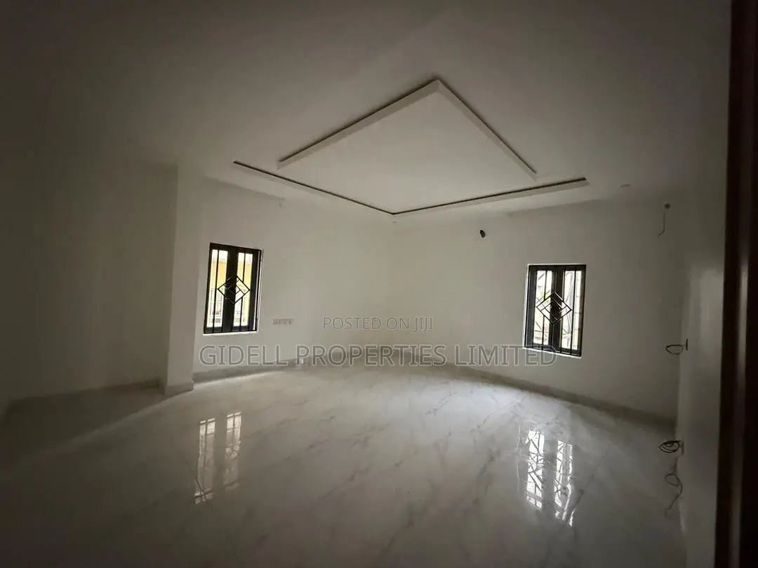 5bdrm Townhouse / Terrace in Wuye for rent