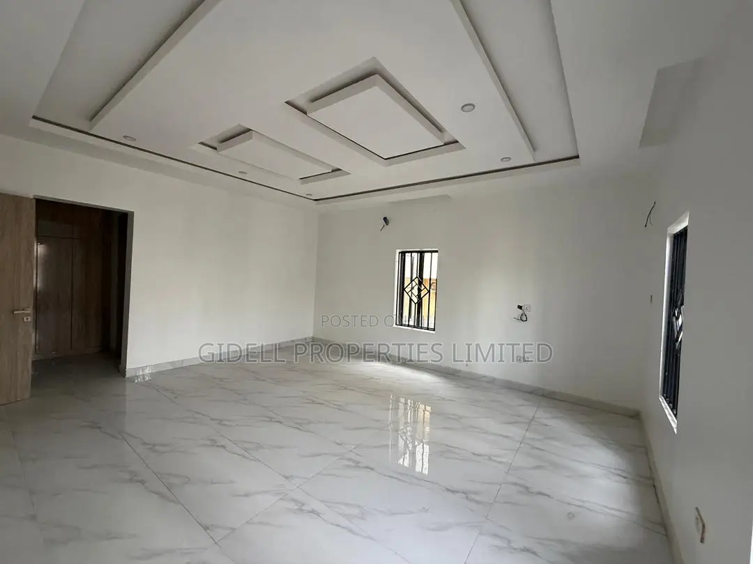 5bdrm Townhouse / Terrace in Wuye for rent