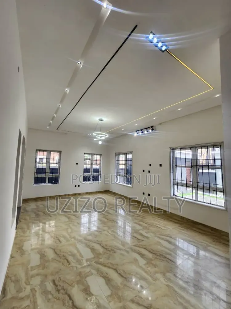 5bdrm Duplex in Idado for sale