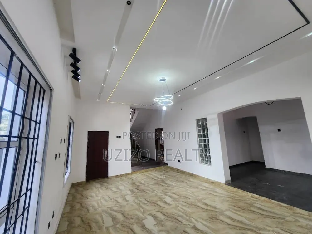 5bdrm Duplex in Idado for sale
