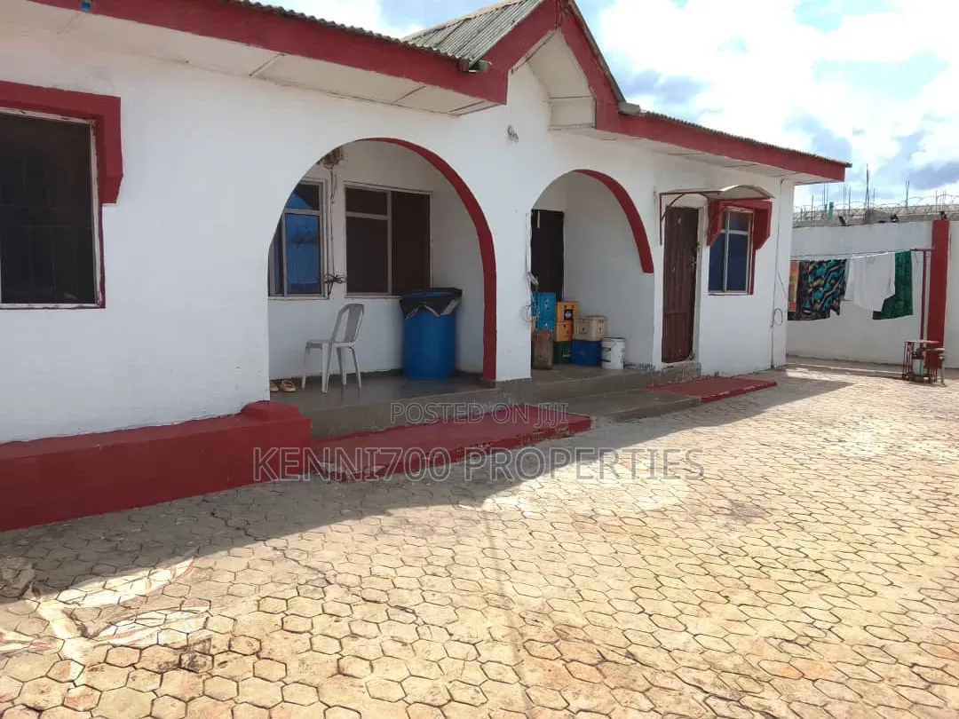 3bdrm Bungalow in Onibuku Bus Stop, for sale
