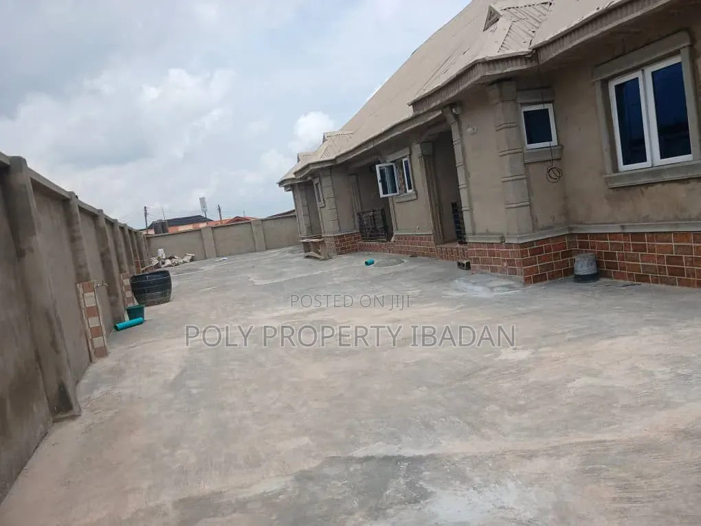 2bdrm House in Akala Express, Akobo for rent