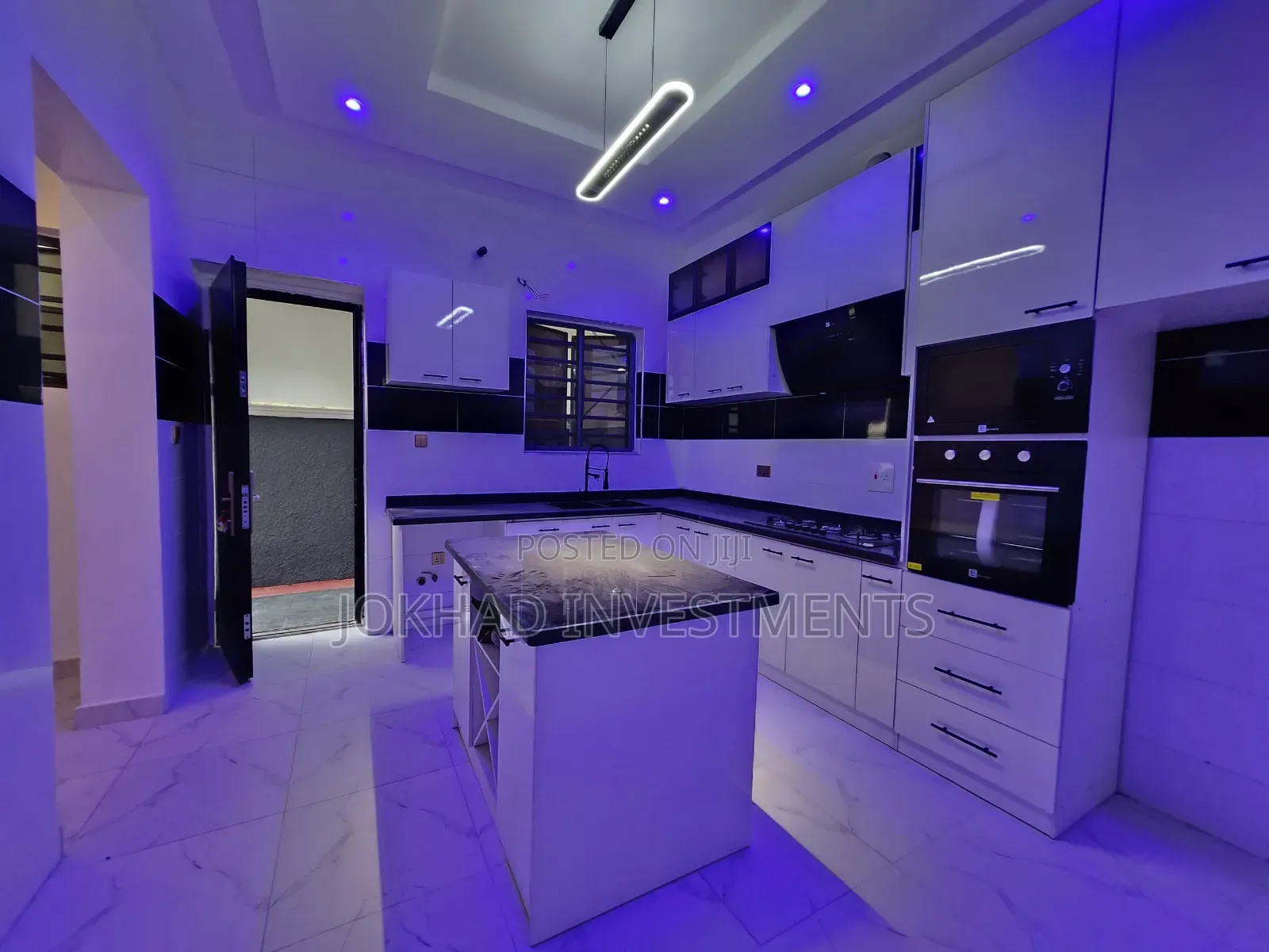 4bdrm Duplex in Sunshine Gardens for sale