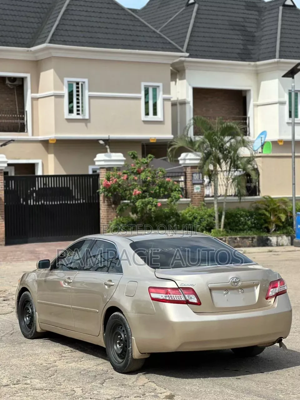 Toyota Camry 2010 Gold