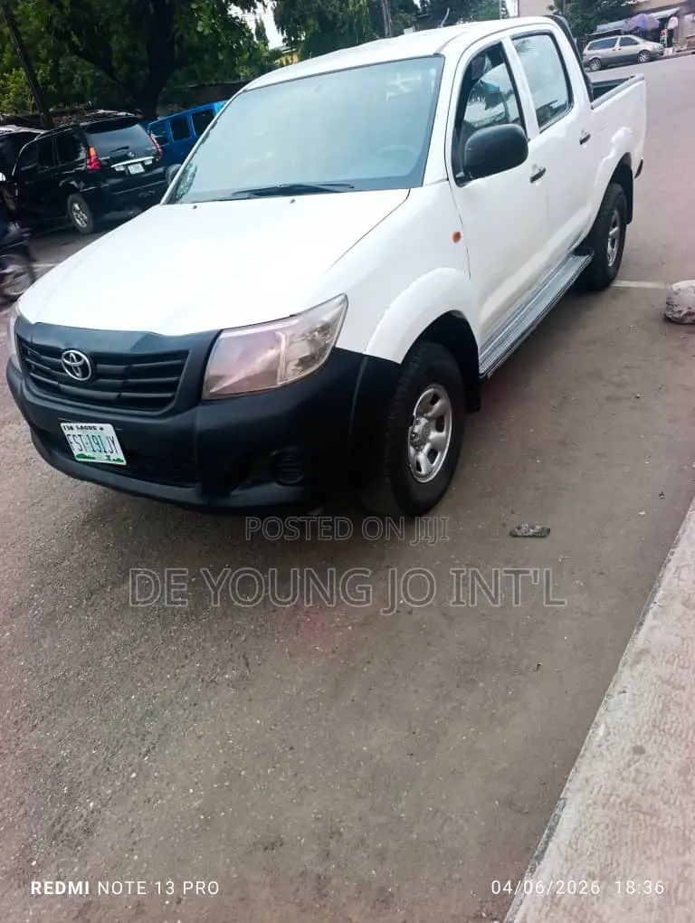 Toyota Hilux 2015 White