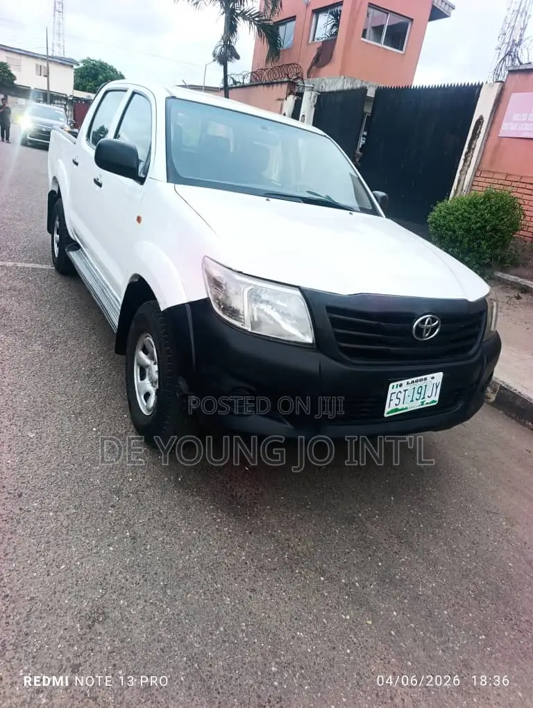 Toyota Hilux 2015 White