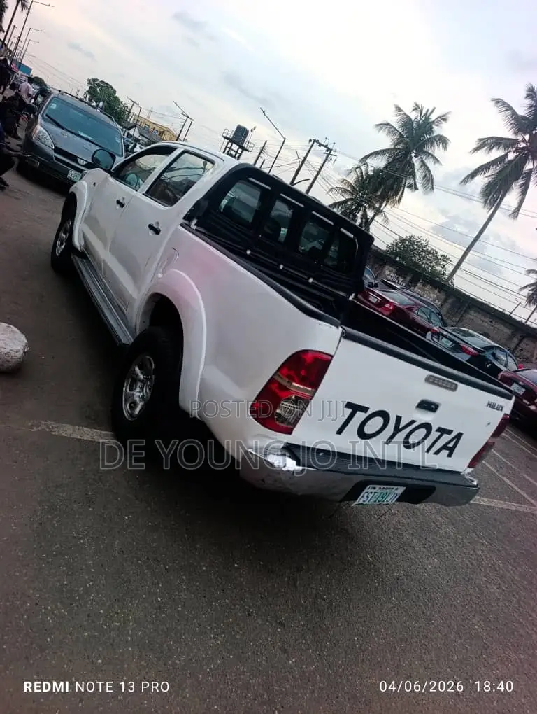 Toyota Hilux 2015 White