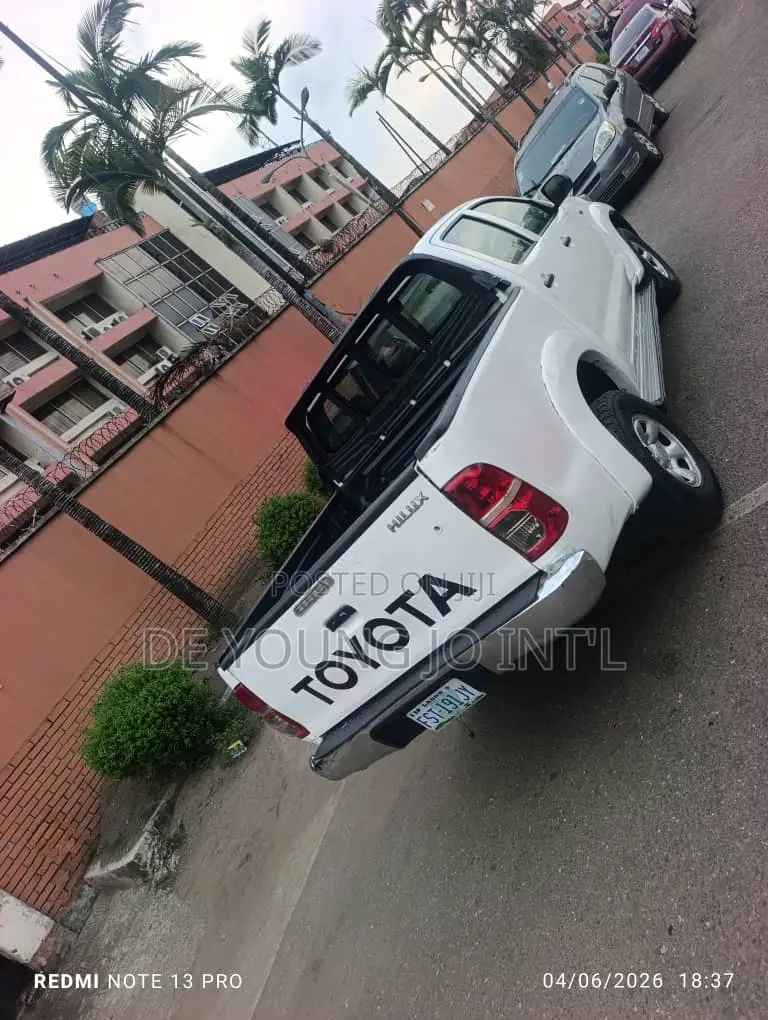 Toyota Hilux 2015 White