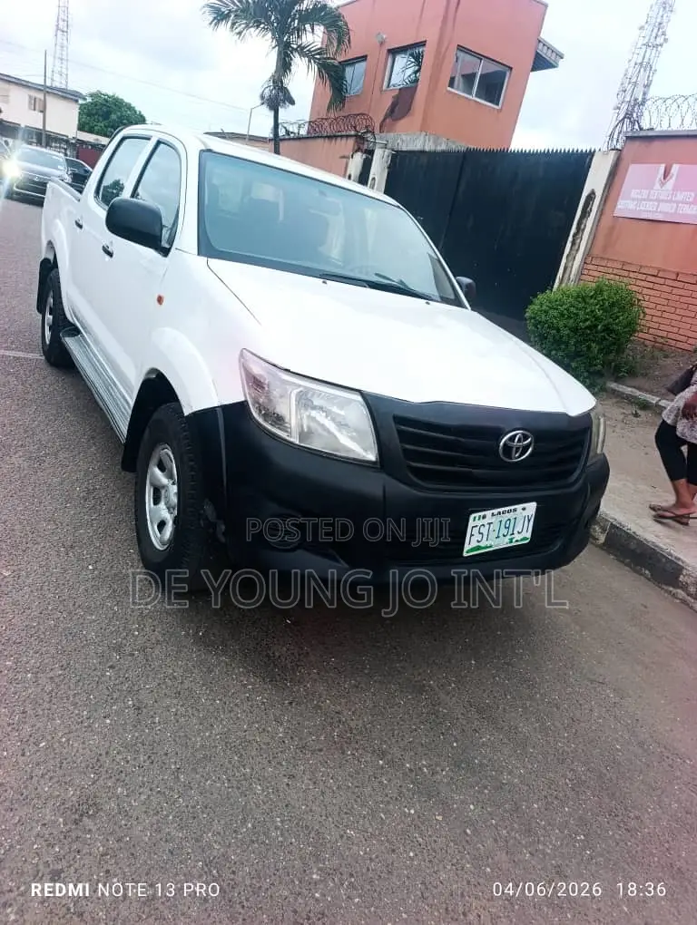 Toyota Hilux 2015 White