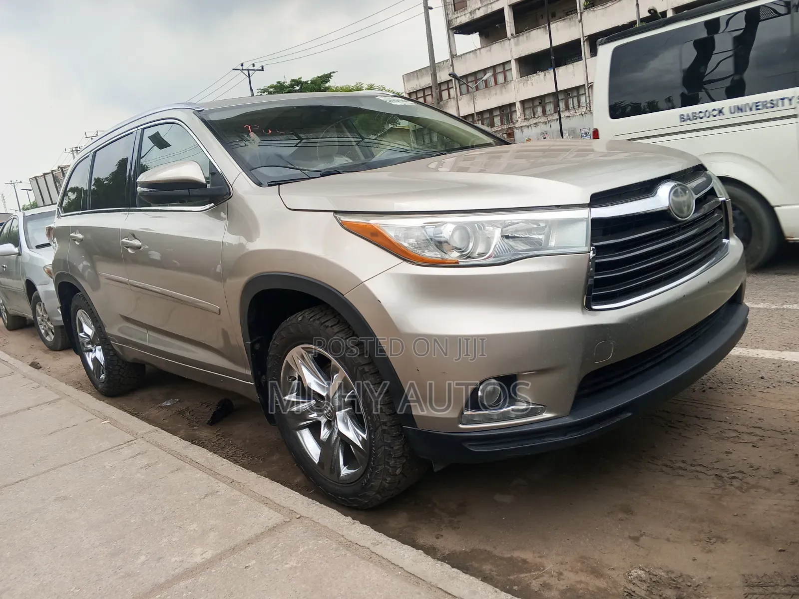 Toyota Highlander Limited 4dr SUV (3.5L 6cyl 6A) 2015 Gold