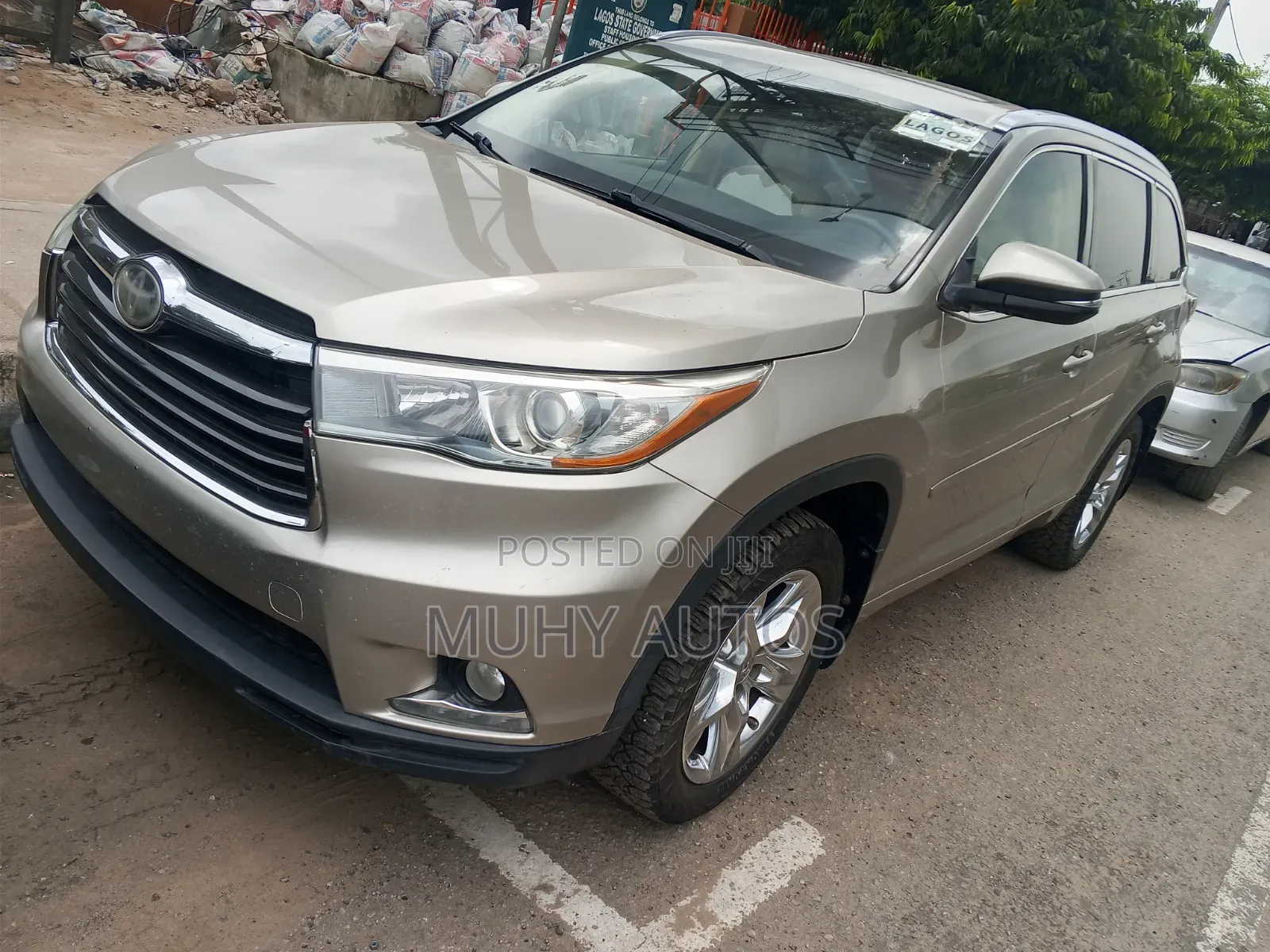 Toyota Highlander Limited 4dr SUV (3.5L 6cyl 6A) 2015 Gold