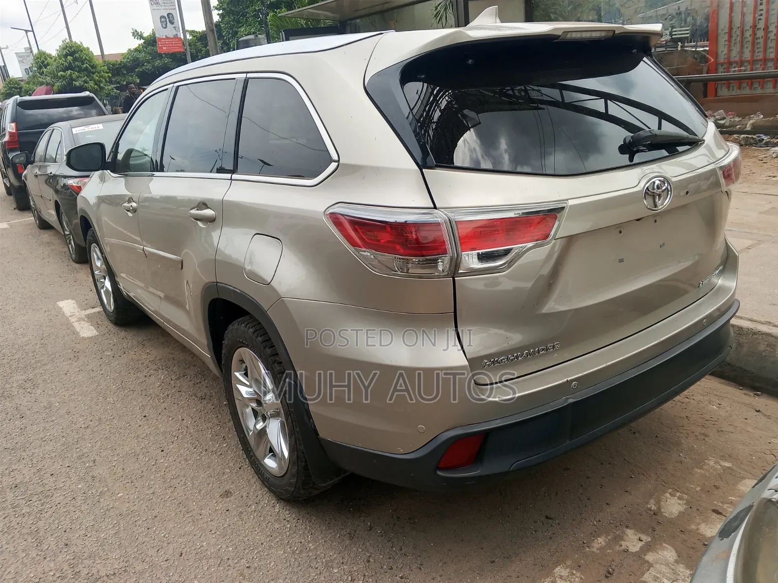 Toyota Highlander Limited 4dr SUV (3.5L 6cyl 6A) 2015 Gold