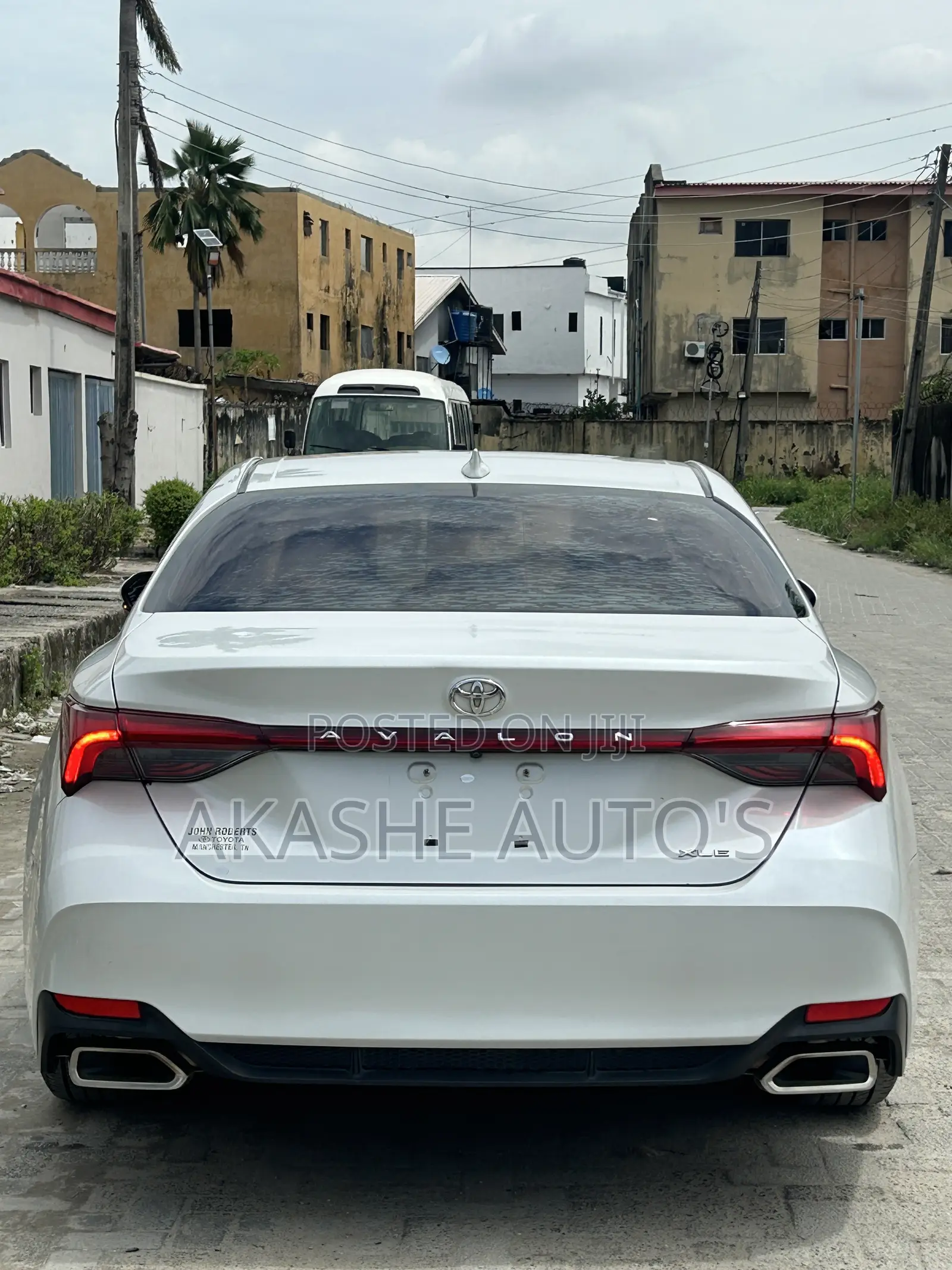Toyota Avalon XLE FWD Sedan (3.5L V6 8A) 2019 White