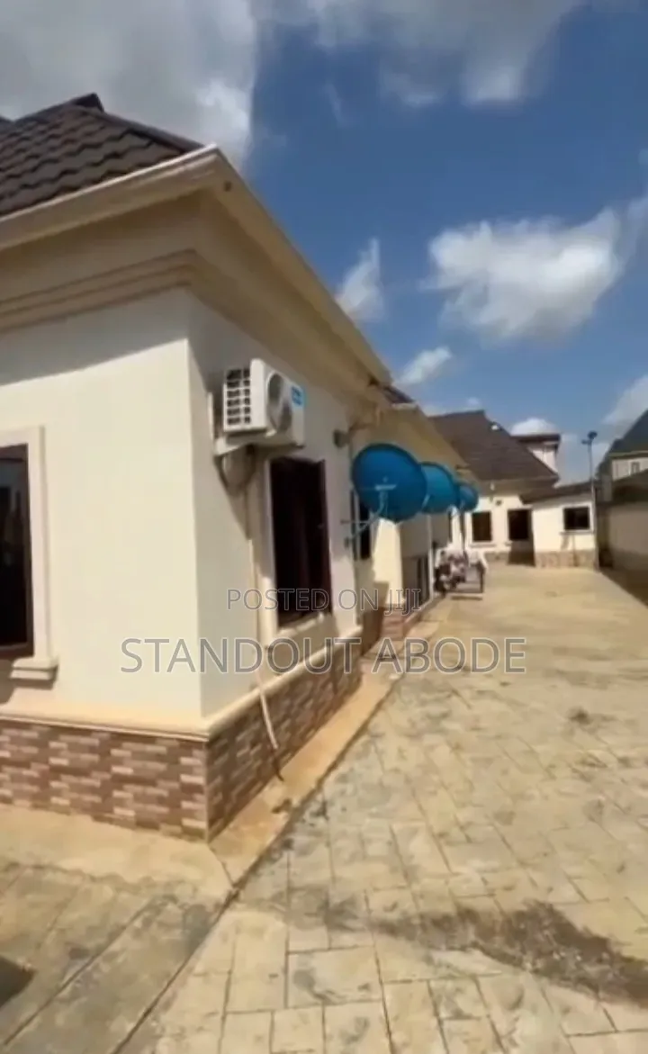 1bdrm Block of Flats in Good Location,, Ikorodu Garage for sale
