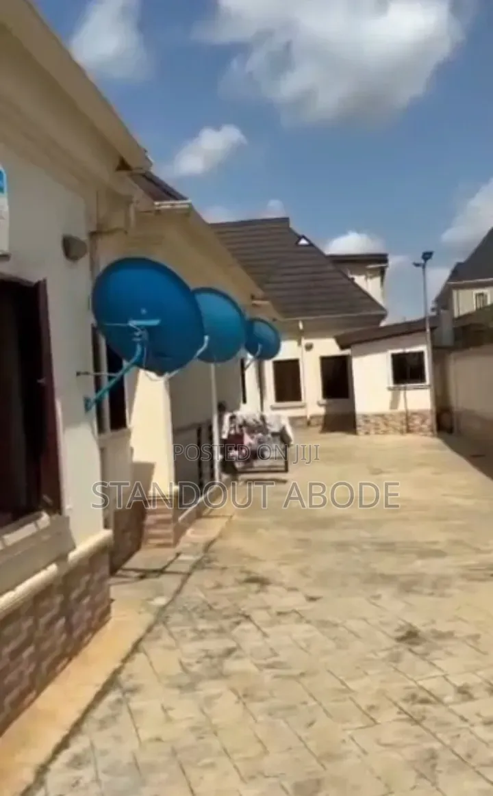 1bdrm Block of Flats in Good Location,, Ikorodu Garage for sale