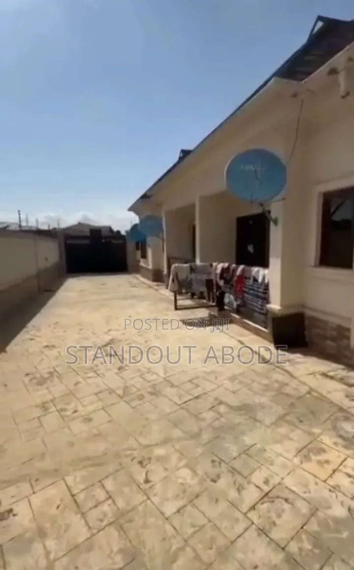 1bdrm Block of Flats in Good Location,, Ikorodu Garage for sale