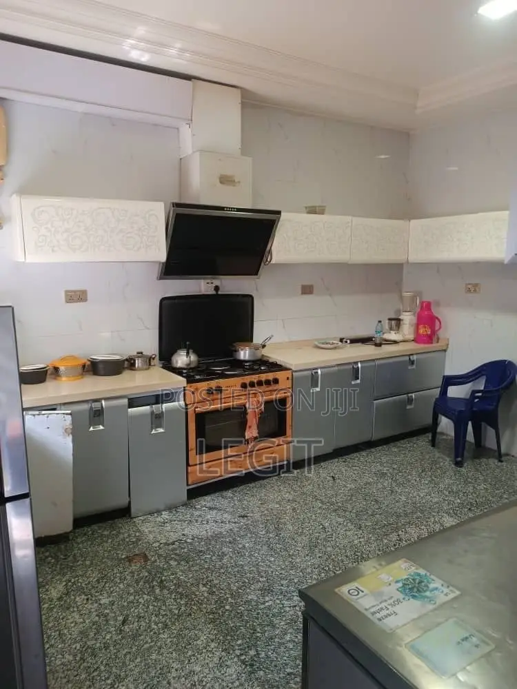 5bdrm Duplex in Central Business District for sale