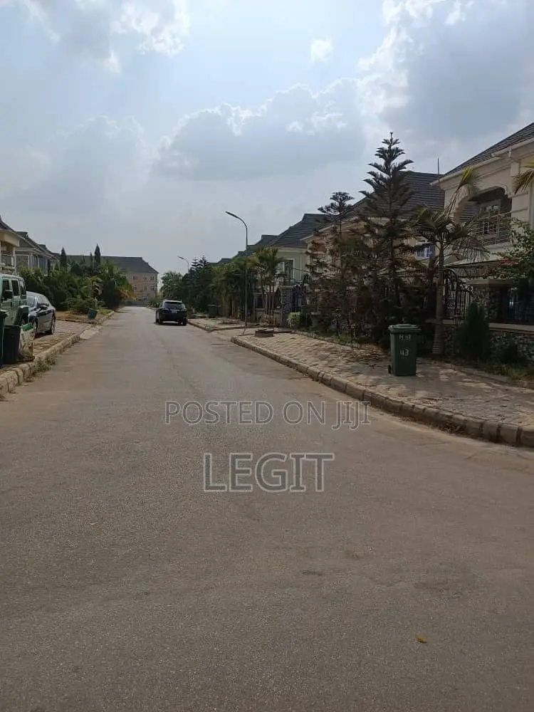5bdrm Duplex in Central Business District for sale