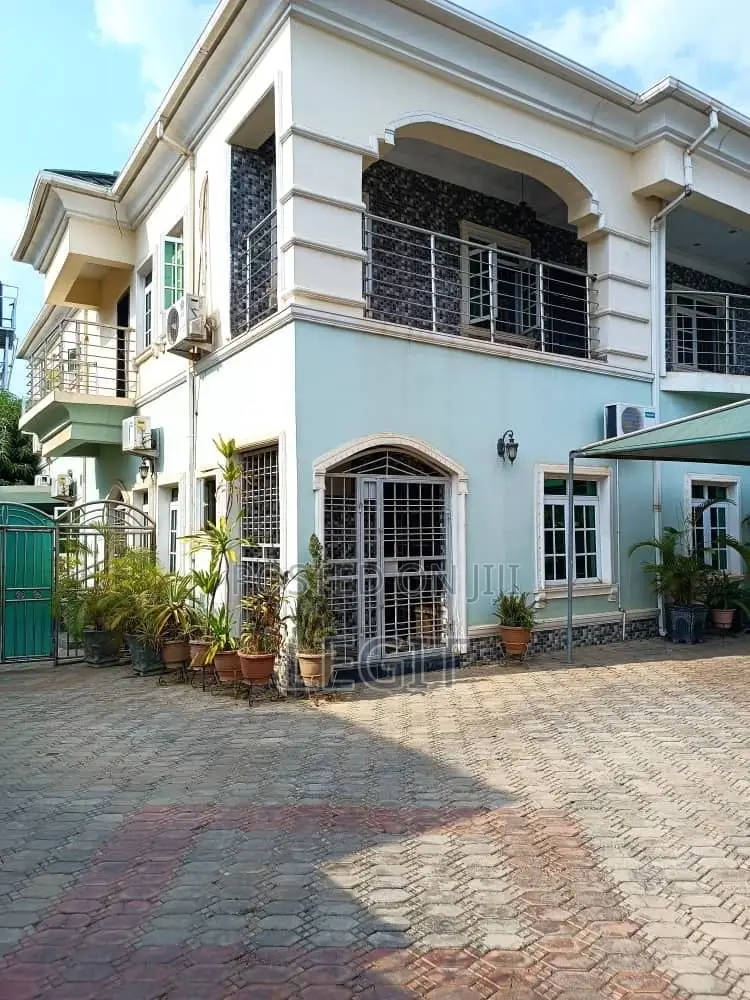 5bdrm Duplex in Central Business District for sale