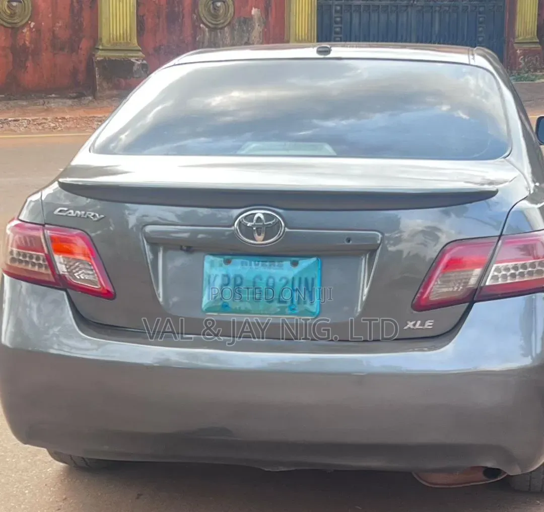 Toyota Camry XLE 4dr Sedan (2.4 4cyl 5A) 2008 Gray
