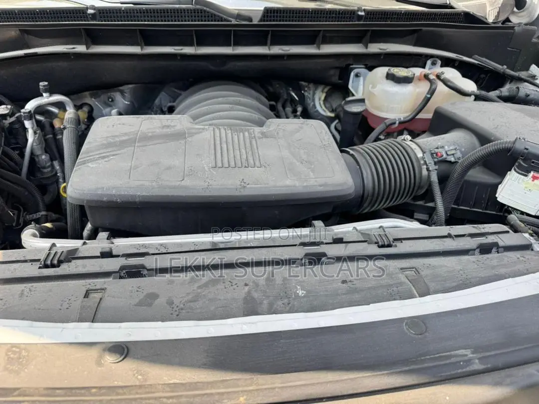 Cadillac Escalade Premium Luxury 2024 White