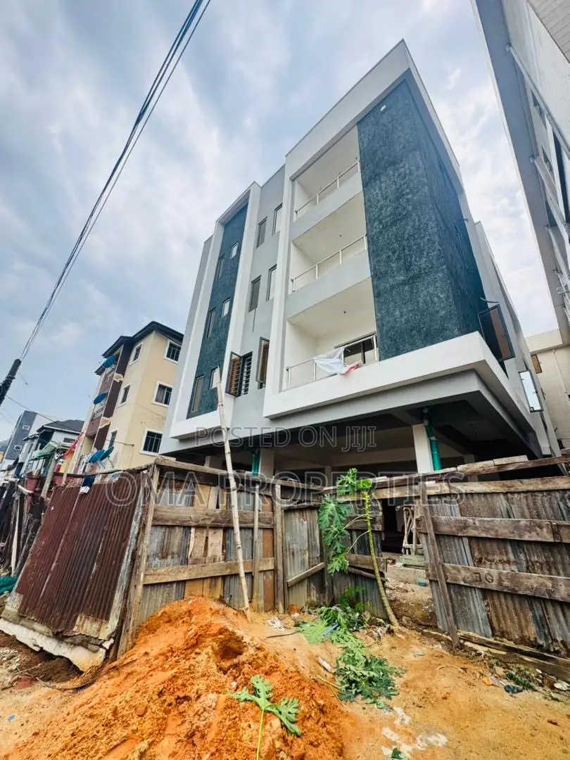 3bdrm House in Yaba for sale