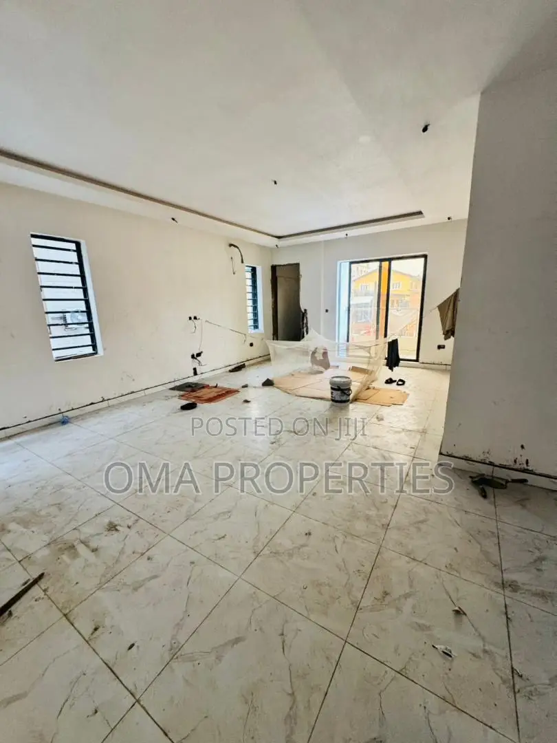 3bdrm House in Yaba for sale