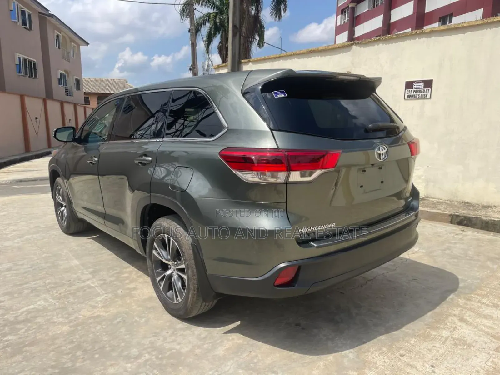 Toyota Highlander XLE 4x2 V6 (3.5L 6cyl 8A) 2018 Green