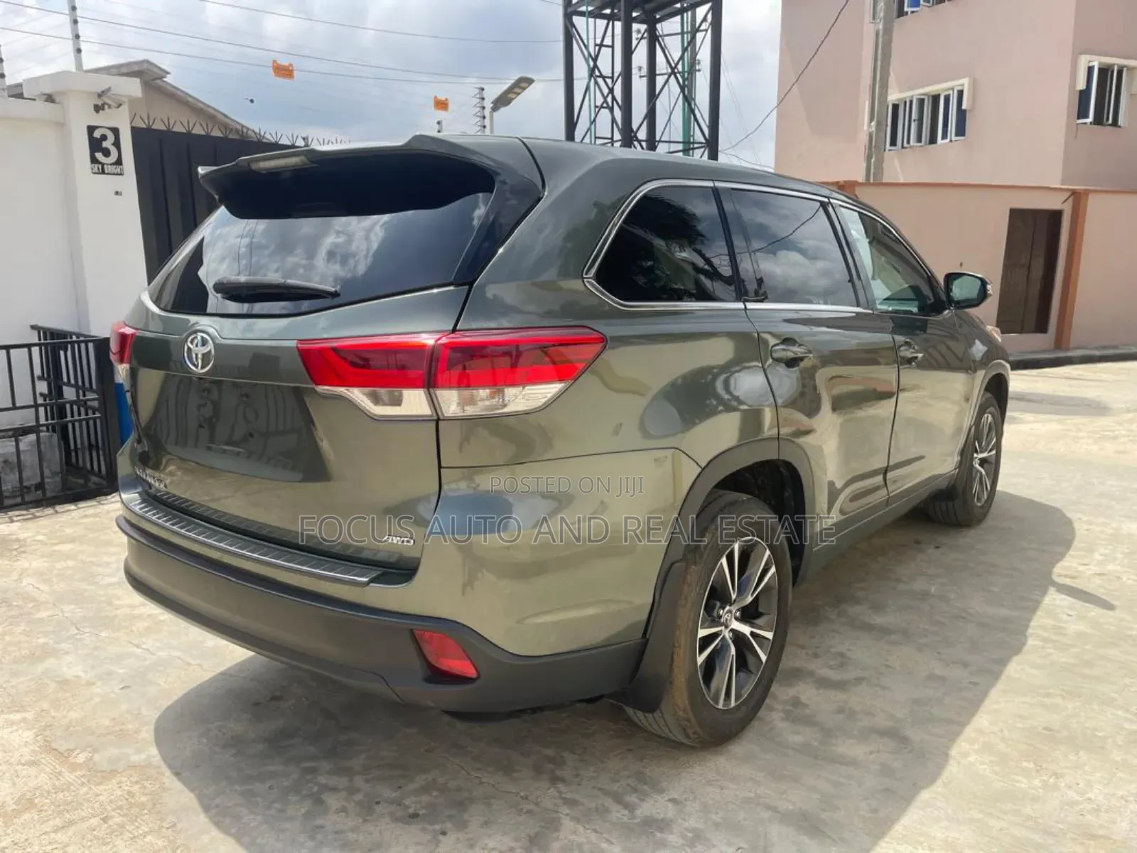 Toyota Highlander XLE 4x2 V6 (3.5L 6cyl 8A) 2018 Green