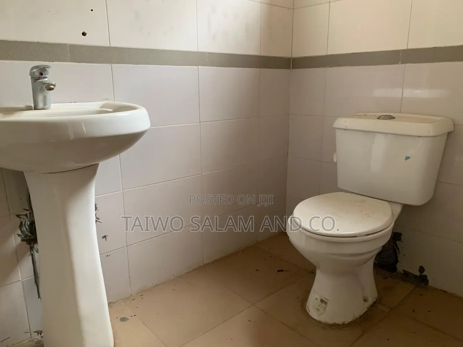 3bdrm Block of Flats in A3 Estate Ikolaba, Bodija for rent