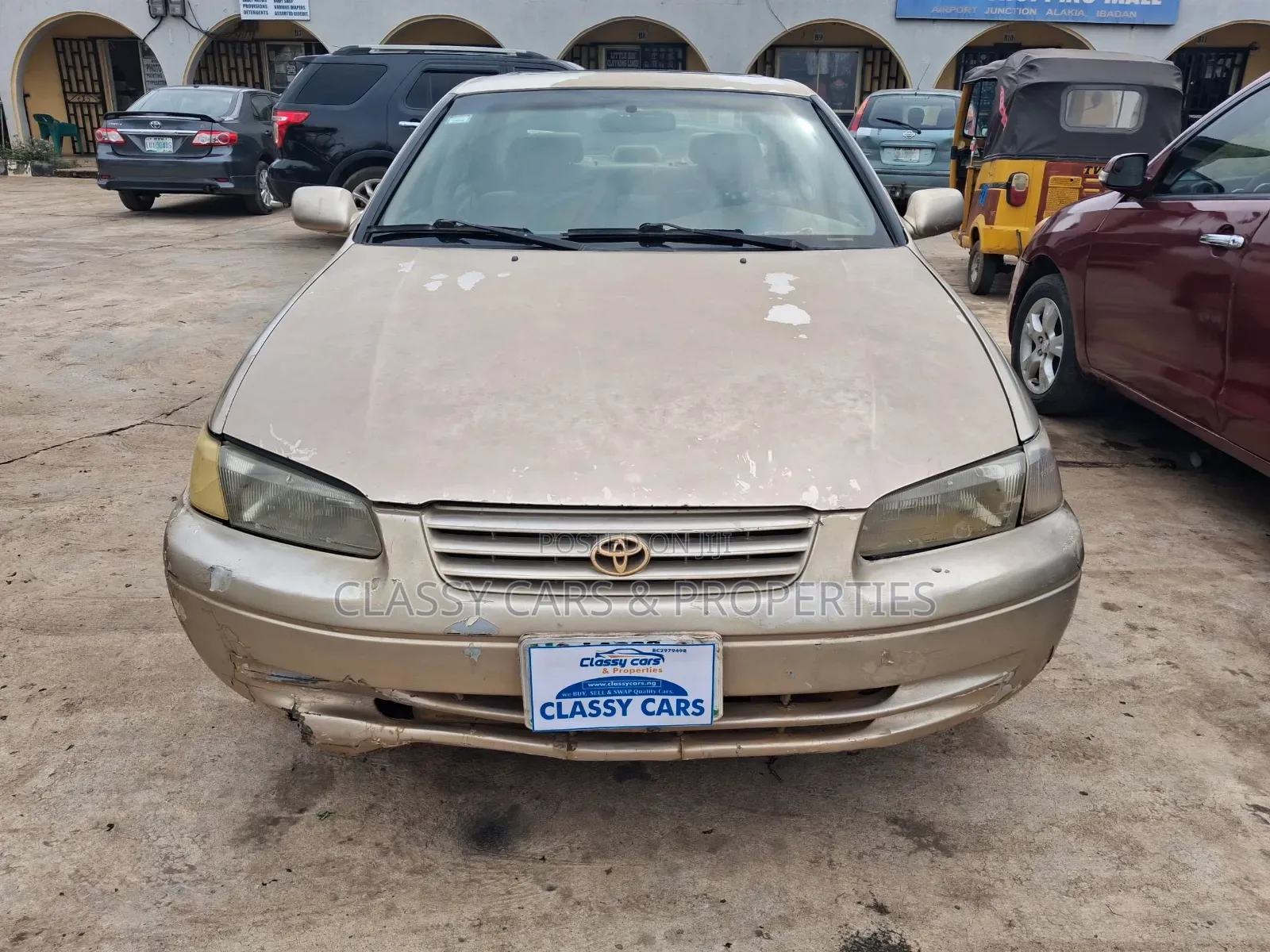 Toyota Camry LE 4dr Sedan (2.2L 4cyl 4A) 2000 Gold