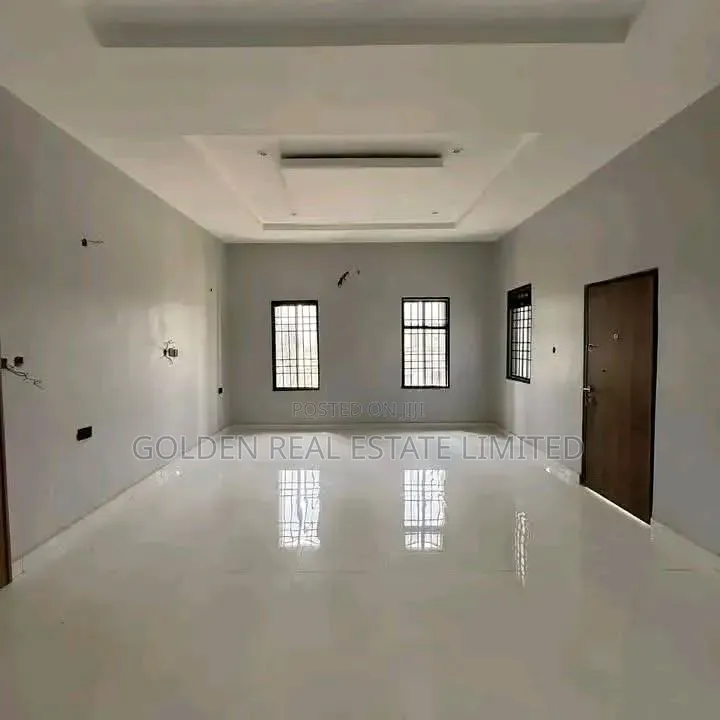 5bdrm Duplex in Jahi for sale